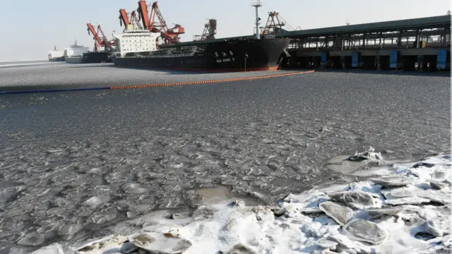 渤海灣海冰致黃驊港封航
