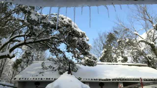 杭州西湖景區五雲山頂真際寺被白雪覆蓋