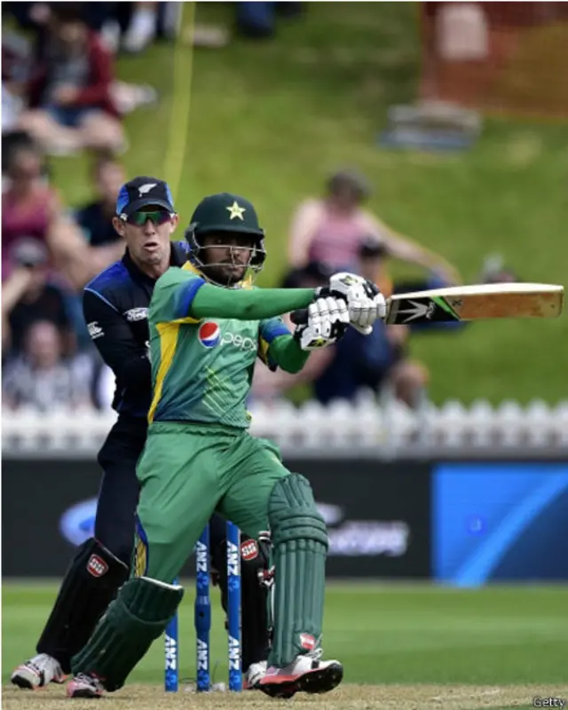 پاکستان کی جانب سے بابر اعظم نے نصف سنچری سکور کی اور 62 رنز بناکر آؤٹ ہوئے۔