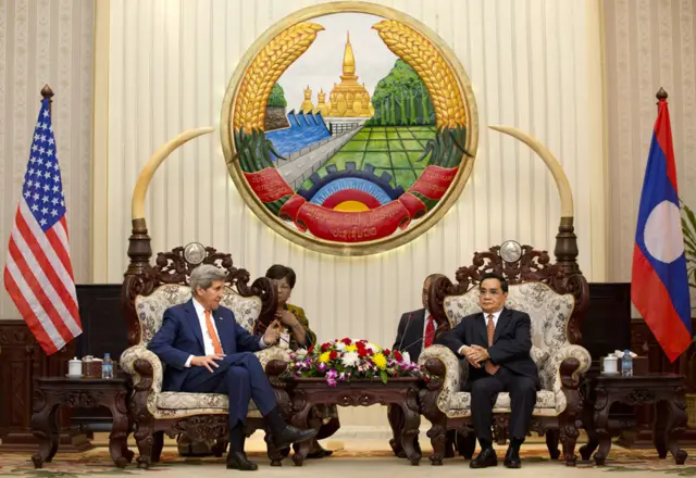 Ngoại trưởng John Kerry hội đàm với Thủ tướng Thongsing Thammavong của Lào
