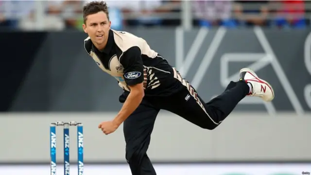 ٹرینٹ بولٹ نے اپنے آٹھویں اور نویں اوور میں دو دو وکٹیں لے کر پاکستان کی آخری چاروں وکٹ حاصل کر لی اور نیوزی لینڈ کو 70 رنز کی واضح جیت سے ہمکنار کیا۔