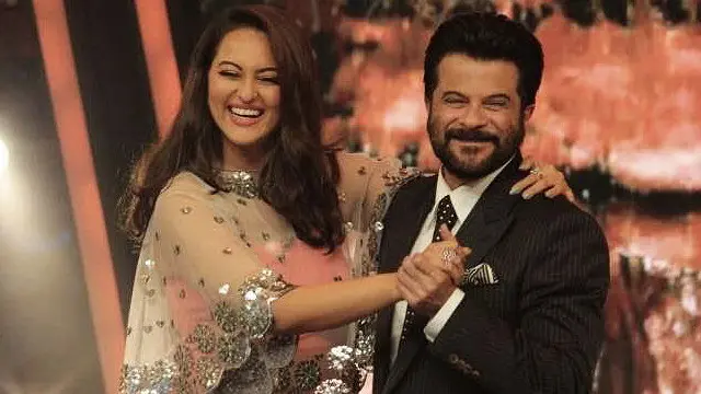 فلم کے اہم کردار چمیلی کے لیے اداکارہ سوناکشی سنہا سے بات چیت کی جا رہی ہے