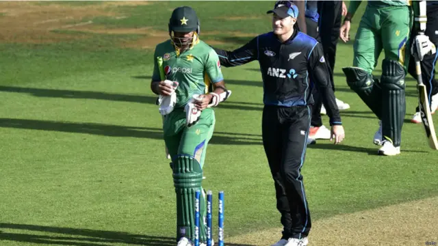 نیوزی لینڈ نے پہلے بیٹنگ کرتے ہوئے پاکستان کو 281 رنز کا ہدف دیا جس کے تعاقب میں پاکستان نے 210 رنز بنا کر ڈھیر ہو گئی۔