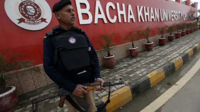  طلبا نے احتجاجی مظاہرہ کیا اور حکومت کے خلاف سخت نعرہ بازی کی ہے