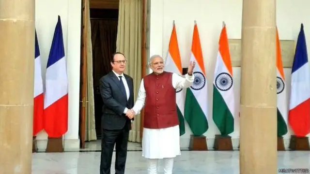 मोदी ने ओलांद का किया स्वागत