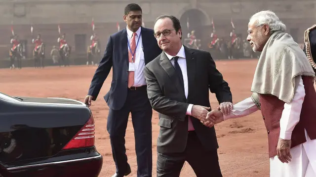 राष्ट्रपति भवन में राष्ट्रपति ओलांद और मोदी