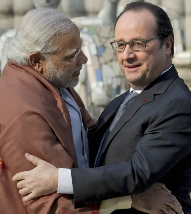 ओलांद भारत दौरे पर सबसे पहले चंड़ीगढ़ पहुंचे जहां मोदी ने इस तरह उनका स्वागत किया