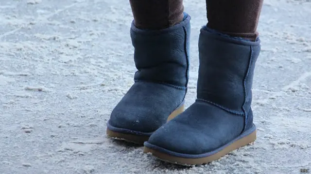 Чьи-то ноги в сапогах