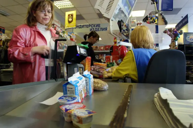 Покупатели в российских магазинах