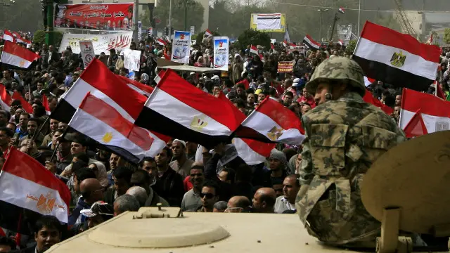 استجابة عشرات الآلاف في مدن مصر الأخرى لخروج المحتجين في القاهرة كان نقطة تحول بالنسبة إلى لواشنطن.