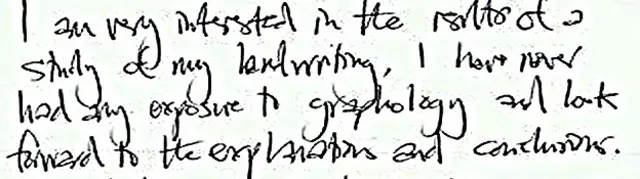 La escritura vertical muestra independencia. Los pronombres fuertes y simplificados demuestran que la persona está a gusto consigo misma y tiene confianza. Lo que ves es lo que es. Generalmente tratan de ser justos al juzgar.