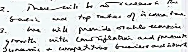 Una escritura madura y bien desplegada. La zona inferior simplificada denota una vida pública, al tener curvas y abrirse hacia la derecha. La línea de la 'd' corta muestra sagacidad, y la forma de vincular las palabras, persuasión.