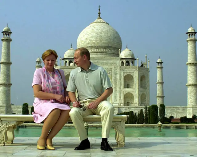 Людмила Путина с мужем у мавзолея Тадж-Махал
