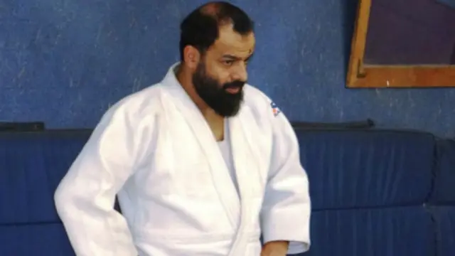 آقای کردمیهن در حال نظارت بر تمرین جودوی سوری ها در دمشق