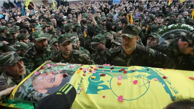 लेबनान के हिज्बुल्लाह को सबसे अमीर चरमपंथी गुटों की लिस्ट में चौथे स्थान पर रखा गया है और उसकी सालाना आमदनी 50 करोड़ डॉलर सालाना है. उसकी आय का मुख्य स्रोत ईरान से आर्थिक सहयोग और नशीले पदार्थों की पैदावार और तस्करी शामिल है.