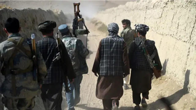 तालिबान दुनिया का पांचवां सबसे अमीर चरमपंथी गुट है जिसकी सालाना आमदनी 40 करोड़ डॉलर बताई गई है. अफ़ग़ानिस्तान के अलावा ये गुट पाकिस्तान और कुछ अन्य इलाकों में भी सक्रिय है. इसकी आमदनी का स्रोत भी टैक्स से मिलने वाली राशि, उपहार और नशीले पदार्थों का कारोबार है.