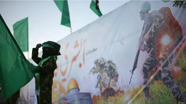 फ़लस्तीनी इलाक़े ग़ज़ा और जॉर्डन में सक्रिय हथियारबंद संगठन हमास को दुनिया का दूसरा सबसे अमीर चरमपंथी संगठन बताया गया है जिसकी आमदनी एक अरब अमरीकी डॉलर है. उसकी आमदनी का स्रोत टैक्स से मिलने वाली राशि, उपहार और अन्य तरह के आर्थिक सहयोग हैं.