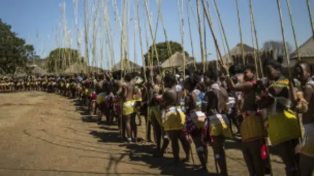 Les étudiantes sélectionnées pour la bourse ont déjà subi un test de virginité dans le cadre d'une cérémonie zulu annuelle.
