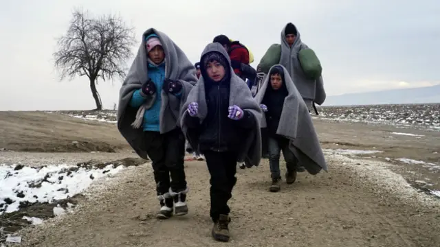 Бир миллиондан ортиқ қочқинлар оқимининг Оврўпога кириб келиши Шенген шартларининг қанчалик мақсадга мувофиқлигини савол остига қўйди.