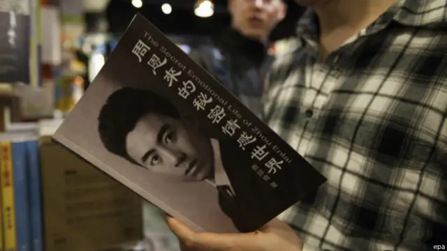 近年有关报导和评论中国内地政治事务的出版物异军突起,十分畅销,购买者以内地游客为主。