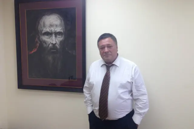 Сергей Калашников в своем кабинете