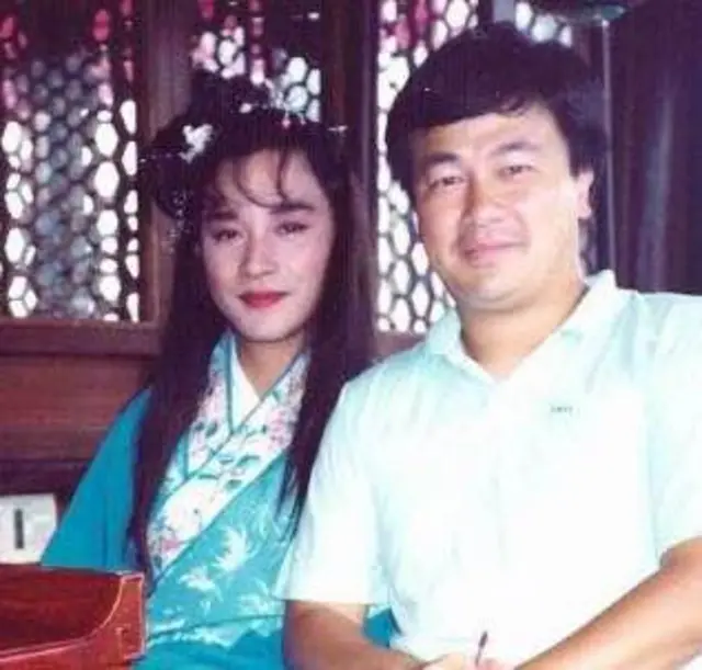 高志森90年代导演电影《花田喜事》与主演张国荣片场合影