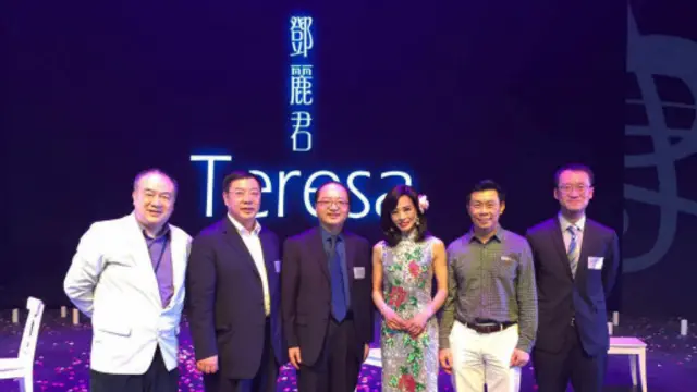 与音乐剧邓丽君主演焦媛等合影