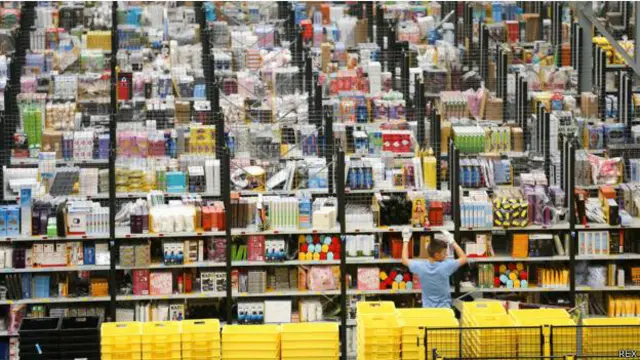 ब्रिटेन स्थित अमेज़न का वेअरहाउस