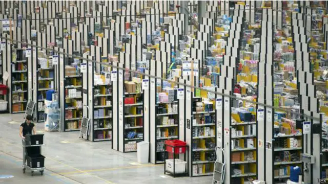 ब्रिटेन स्थित अमेज़न का वेअरहाउस