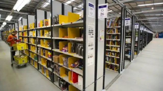 ब्रिटेन स्थित अमेज़न का वेअरहाउस