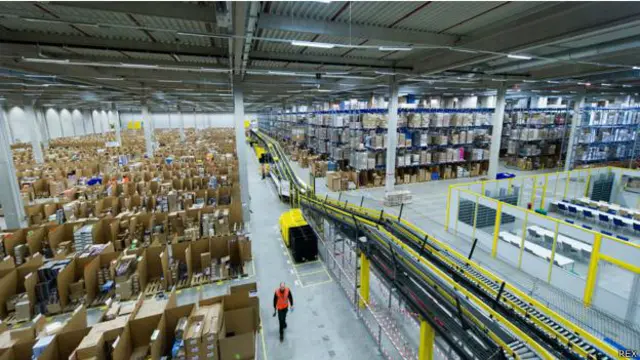 ब्रिटेन स्थित अमेज़न का वेअरहाउस