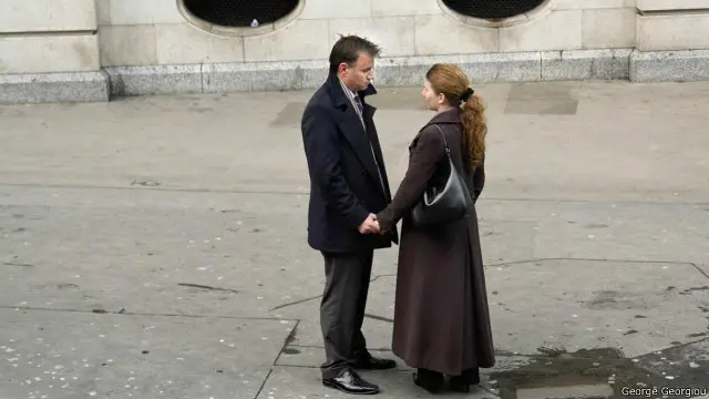 Subyek-subyek Georgiou, terlibat dalam apa yang disebutnya “micro-dramas”, bahkan dia jarang menyadari bahwa dia memotret mereka.