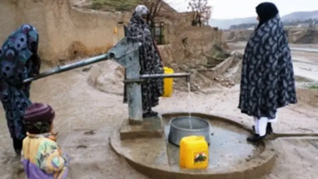 اداره مرکزی آمار افغانستان اعلام کرده که در سطح ملی ۴۵ درصد به آب آشامیدنی سالم دسترسی دارند