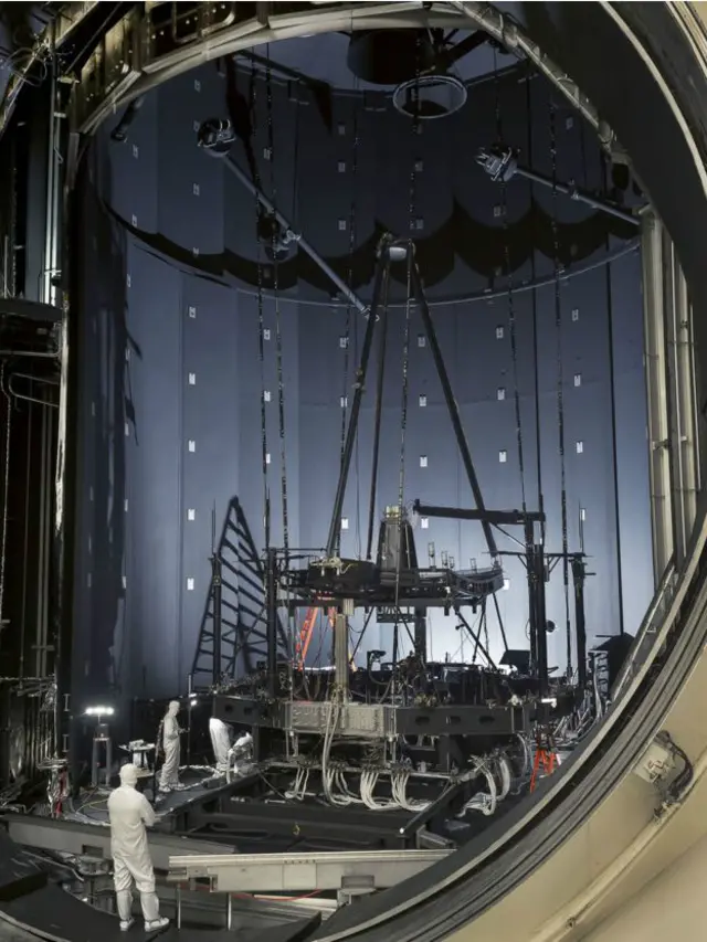 "Джеймс Уэбб"