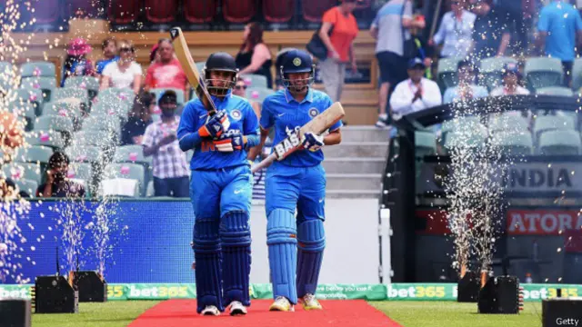 بھارت میں میچز ہونے کے سبب بھارتی ٹیم کو حوصلہ بھی ہوگا لیکن ساتھ دباؤ بھی ہوگا