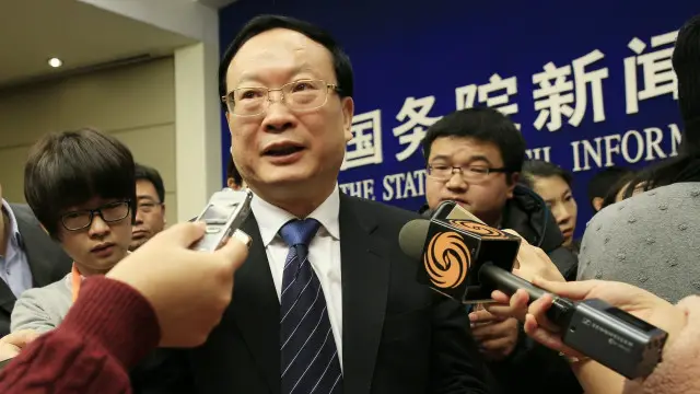 今年1月26日，新华社发布王保安主持吹风会的消息。仅仅不到一小时，王保安被查的消息便登上了中纪委官网。（资料图片）