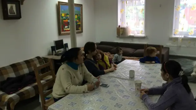 Женщины в центре "Китеж"