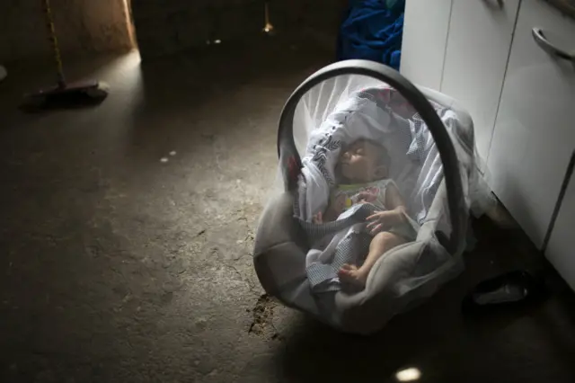 Shaxsiy fotosuratda kokraklar ochiq Eng yaxshi anal porno toplamlar