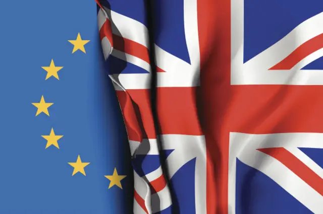 Флаги ЕС и Британии