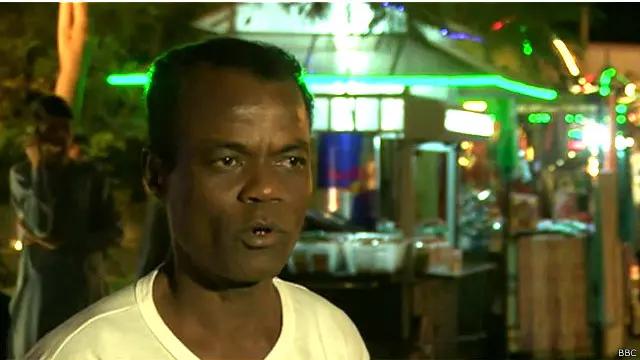 ذوالفقارحُسین کی شاگردی میں مختلف عمروں کےدس نوجوان افریقی یا لیاری کے لیوا ڈانس کو سیکھ رہے ہیں