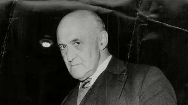 Sir Waldron Smithers thuộc đảng Bảo thủ kêu gọi Thủ tướng Winston Churchill phải điều tra các hoạt động cộng sản tại Anh quốc