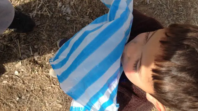 مرتضی شماره پیراهنش را می‌بوسد