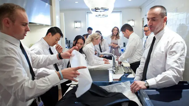 Самые лучшие выпускники Британского института дворецких могут рассчитывать на зарплату 150 000 долларов в год и выше