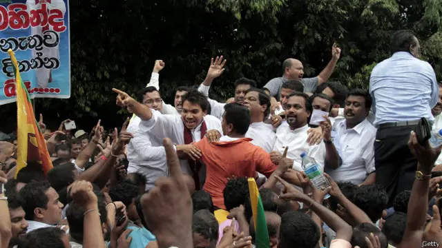 ජාතික නිදහස් පෙරමුණේ නායක විමල් වීරවංශ මන්ත්‍රීවරයා කියා සිටියේ ශ්‍රී ලංකා නිදහස් පක්ෂ පාක්ෂිකයන්ගේ ඉල්ලීම හමුවේ නිසැක වශයෙන්ම නව දේශපාලන පෙරමුණක් බිහි වන බවයි