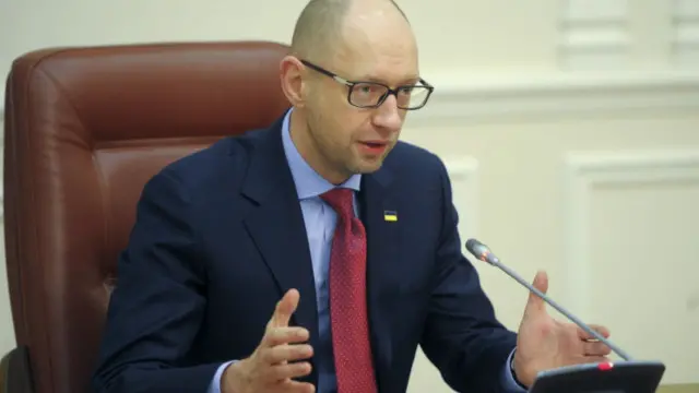 Яценюк уходит с должности, нестабильность остается