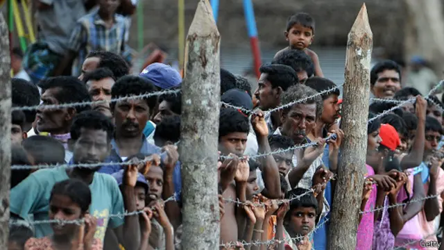 අතුරුදහන් වූ බව විශ්වාස කළ හිටපු එල්ටීටීඊ සාමාජිකයන් පිරිසක් විදේශ රටක අත්අඩංගුවේ පසුවන බව හෙළි වී ඇතැයි පවසන සභාපතිවරයා, අදාළ රට සමඟ සාකච්චා කොට ඔවුන් නිදහස් කරගැනීමේ හැකියාව පිළිබඳව විමසා බලන මෙන් විදේශ අමාත්යංශයට දැනුම් දී ඇති බවත් පවසයි.