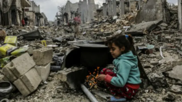 အရပ်သား တွေ နေထိုင်တဲ့ အရပ် တွေ မှာပါ ဗုံးကြဲ တိုက်ခိုက် နေတာ တွေ ရပ်ဖို့ အတိုက်အခံတွေ တောင်းဆို။