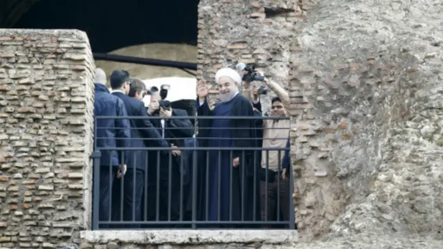 آقای روحانی پیش از ترک رم از مجموعه باستانی کولوسئوم در این شهر بازدید کرد