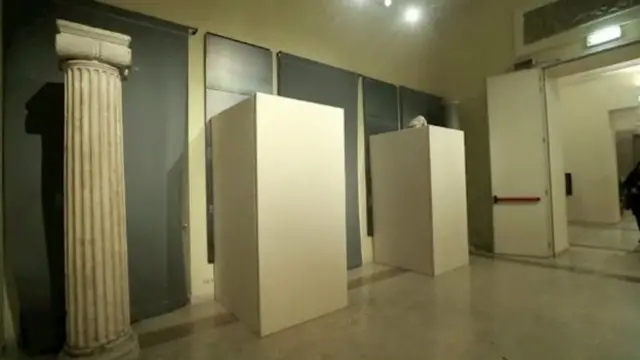 Статуи в коробках