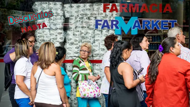 Filas en farmacias en Venezuela